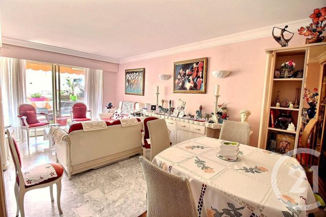Afficher la photo en grand Appartement F2 à vendre - 2 pièces - 55.15 m2 - ROQUEBRUNE CAP MARTIN - 06 - PROVENCE-ALPES-COTE-D-AZUR - Century 21 Optimmo