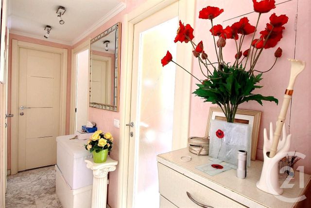 Afficher la photo en grand Appartement F2 à vendre - 2 pièces - 55.15 m2 - ROQUEBRUNE CAP MARTIN - 06 - PROVENCE-ALPES-COTE-D-AZUR - Century 21 Optimmo