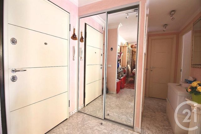 Afficher la photo en grand Appartement F2 à vendre - 2 pièces - 55.15 m2 - ROQUEBRUNE CAP MARTIN - 06 - PROVENCE-ALPES-COTE-D-AZUR - Century 21 Optimmo