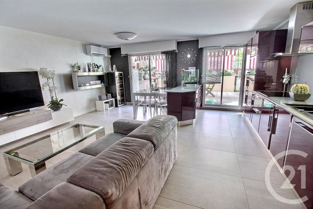 Appartement F4 à vendre - 4 pièces - 81.0 m2 - NICE - 06 - PROVENCE-ALPES-COTE-D-AZUR - Century 21 Optimmo Appartement F4 à vendre - 4 pièces - 81.0 m2 - NICE - 06 - PROVENCE-ALPES-COTE-D-AZUR - Century 21 Optimmo