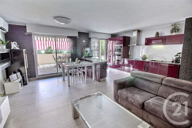 Appartement F4 à vendre - 4 pièces - 81.0 m2 - NICE - 06 - PROVENCE-ALPES-COTE-D-AZUR - Century 21 Optimmo Appartement F4 à vendre - 4 pièces - 81.0 m2 - NICE - 06 - PROVENCE-ALPES-COTE-D-AZUR - Century 21 Optimmo