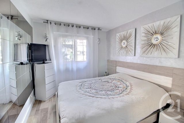 Appartement F4 à vendre - 4 pièces - 81.0 m2 - NICE - 06 - PROVENCE-ALPES-COTE-D-AZUR - Century 21 Optimmo Appartement F4 à vendre - 4 pièces - 81.0 m2 - NICE - 06 - PROVENCE-ALPES-COTE-D-AZUR - Century 21 Optimmo