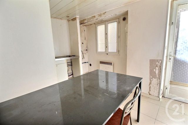 Afficher la photo en grand Appartement F1 à vendre - 1 pièce - 12.0 m2 - NICE - 06 - PROVENCE-ALPES-COTE-D-AZUR - Century 21 Optimmo