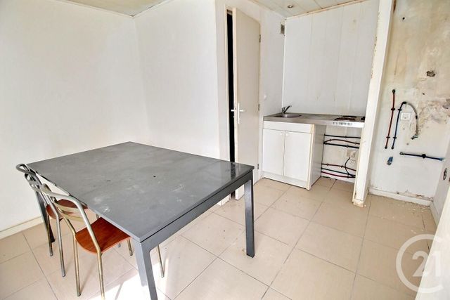 Afficher la photo en grand Appartement F1 à vendre - 1 pièce - 12.0 m2 - NICE - 06 - PROVENCE-ALPES-COTE-D-AZUR - Century 21 Optimmo