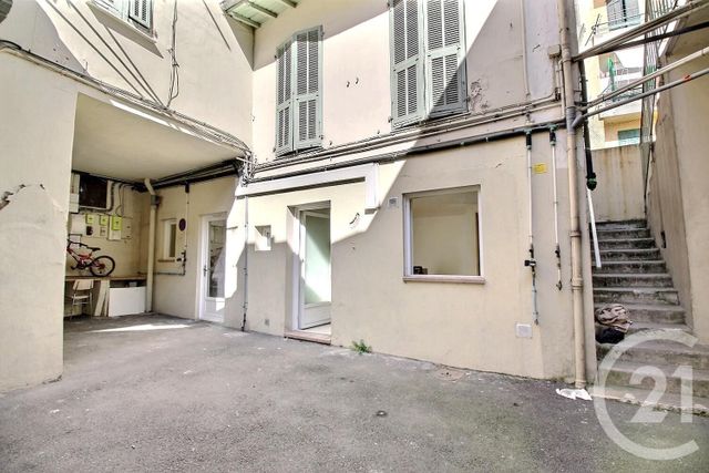 Afficher la photo en grand Appartement F1 à vendre - 1 pièce - 12.0 m2 - NICE - 06 - PROVENCE-ALPES-COTE-D-AZUR - Century 21 Optimmo