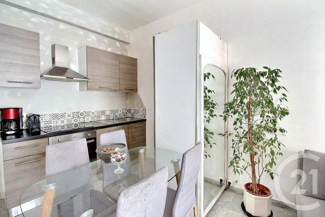 Afficher la photo en grand Appartement F2 à vendre - 2 pièces - 46.0 m2 - NICE - 06 - PROVENCE-ALPES-COTE-D-AZUR - Century 21 Optimmo