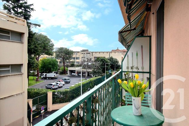Afficher la photo en grand Appartement F2 à vendre - 2 pièces - 46.0 m2 - NICE - 06 - PROVENCE-ALPES-COTE-D-AZUR - Century 21 Optimmo