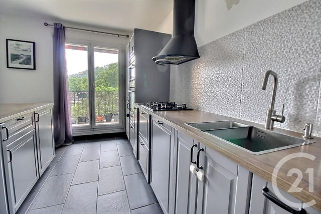 Afficher la photo en grand Appartement F5 à vendre - 5 pièces - 101.84 m2 - ST ANDRE DE LA ROCHE - 06 - PROVENCE-ALPES-COTE-D-AZUR - Century 21 Optimmo